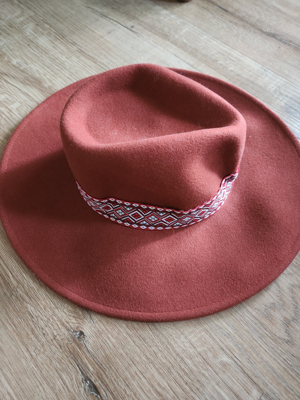 Universal Thread Rust Felt Wide-Brim Fedora with Patterned Band